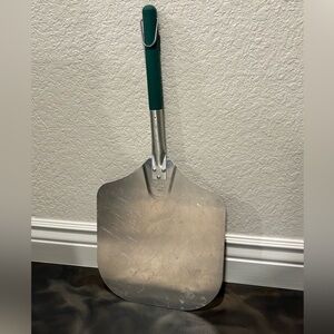 Big Green Egg Aluminum Pizza Peel with Grippy Silicone Comfort Handle 12" x 12"
